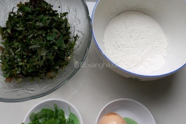 香椿鸡蛋饼的做法图解1
