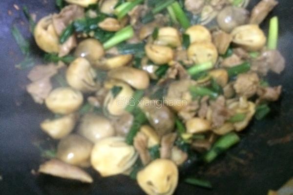 瘦肉炒草菇的做法图解7
