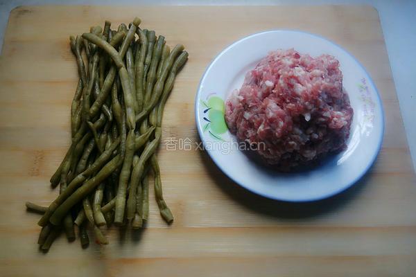 酸豆角炒肉末的做法图解1