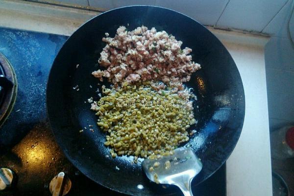 酸豆角炒肉末的做法图解7