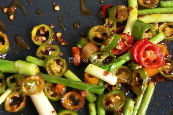 蒜苗血豆腐的做法图解3