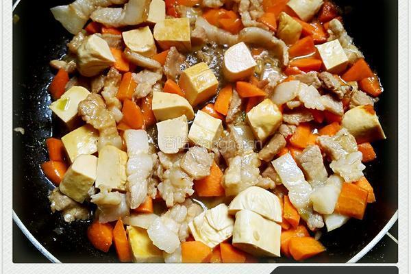豆干炒肉的做法图解7