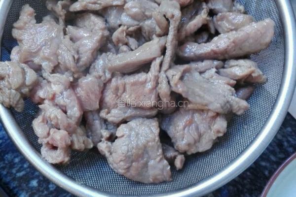 蚝油牛肉的做法图解1