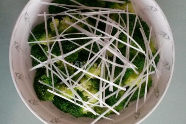 白灼西兰花的做法图解2