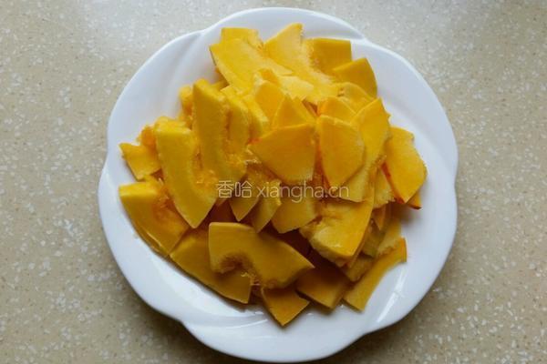 清炒南瓜片的做法图解1