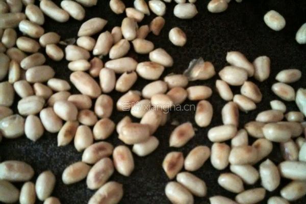 凉拌芹菜花生米的做法图解1