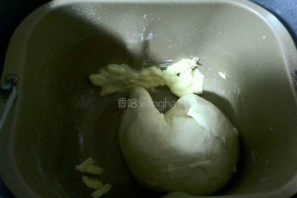 面包机版葡萄干牛奶面包的做法图解2