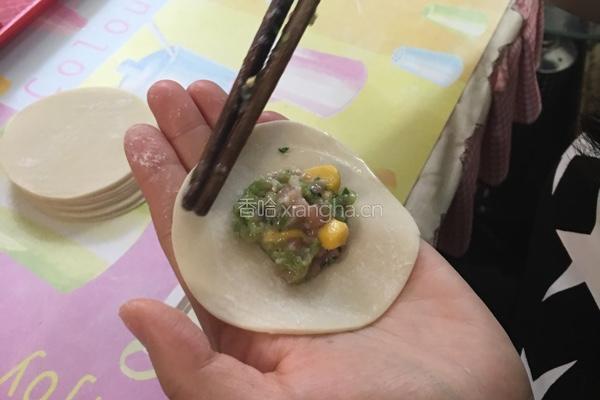 芹菜玉米猪肉水饺的做法图解2