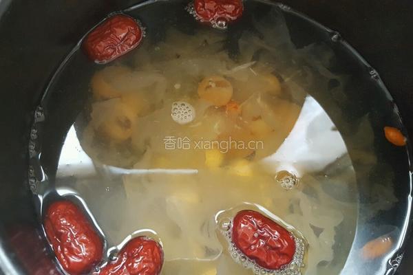 银耳荔枝大枣莲子羹的做法图解4