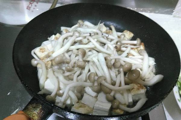 蟹味菇鲜菜汤的做法图解4