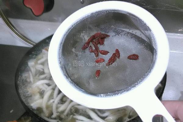 蟹味菇鲜菜汤的做法图解6