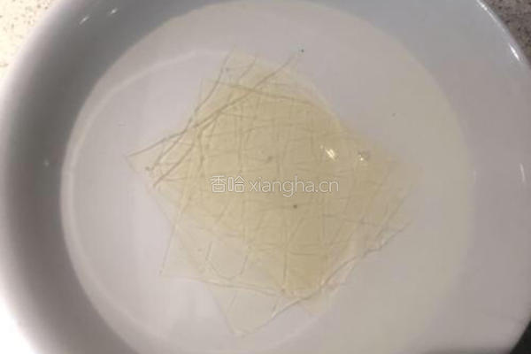 牛奶芒果冻的做法图解2