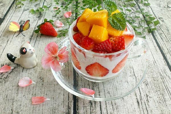 芒果草莓酸奶杯的做法图解5