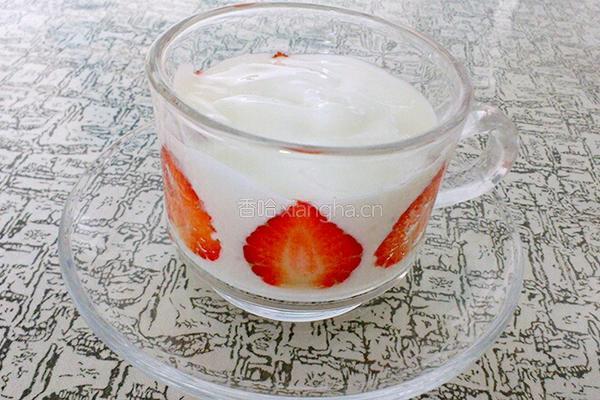 芒果草莓酸奶杯的做法图解4
