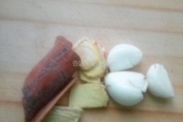 脊骨炖酸菜的做法图解2