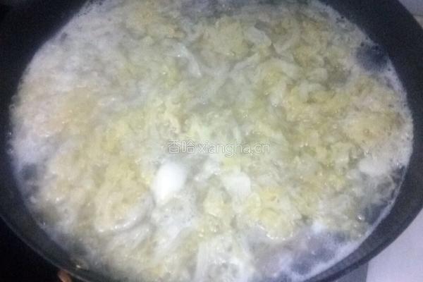 脊骨炖酸菜的做法图解4