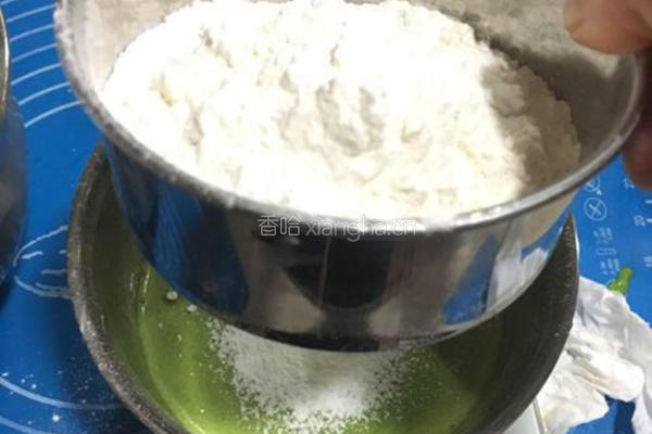 菠菜戚风蛋糕的做法图解5