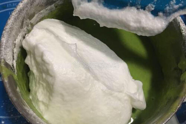 菠菜戚风蛋糕的做法图解7