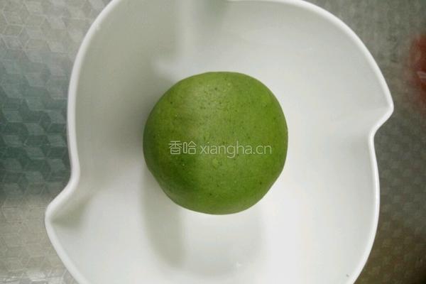 翡翠莲蓉蛋黄酥的做法图解3