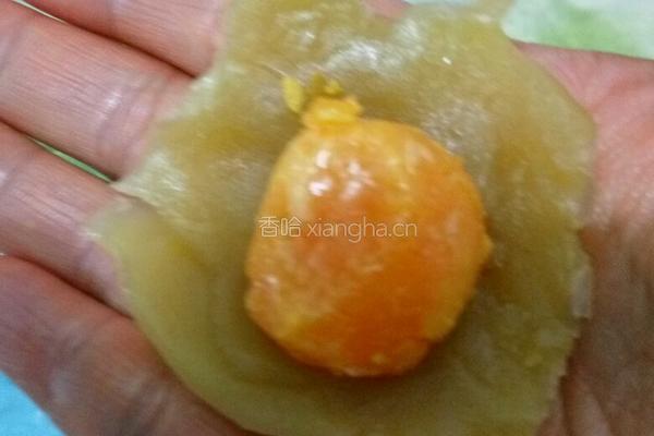 翡翠莲蓉蛋黄酥的做法图解10