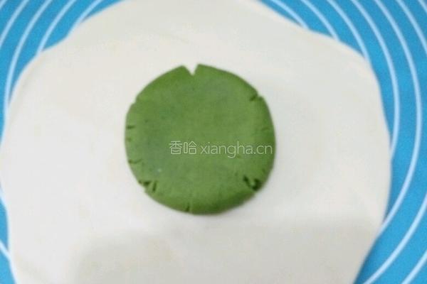 翡翠莲蓉蛋黄酥的做法图解12