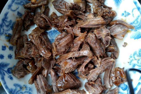 牛肉炒辣椒的做法图解2