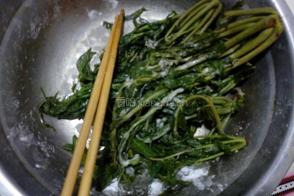 炸香椿鱼的做法图解1