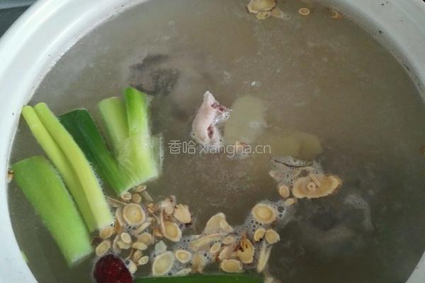 萝卜脊骨汤的做法图解6