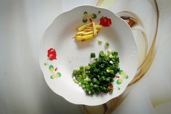 小鲫鱼汤的做法图解2