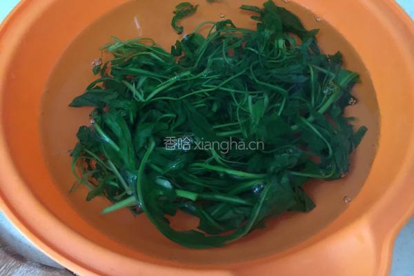 双菇荠菜羹的做法图解4