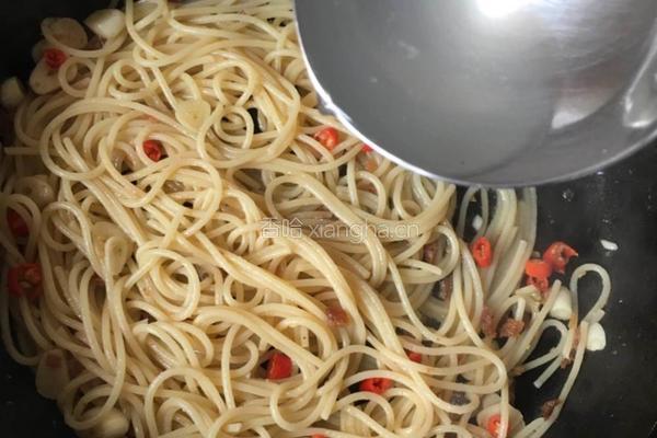 凤尾鱼意大利面的做法图解11