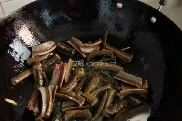 黄膳烧蒜苗的做法图解3