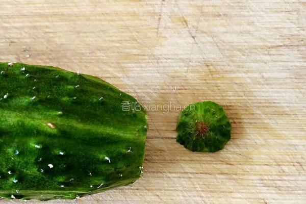 泡泡鱼黄瓜拼盘的做法图解2