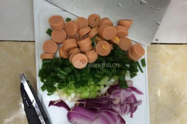 小白做火腿肠炒通心粉的做法图解2
