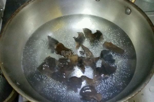 鸡蛋木耳炒黄瓜的做法图解4
