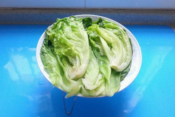 耗油蒜泥香菇灼生菜的做法图解3