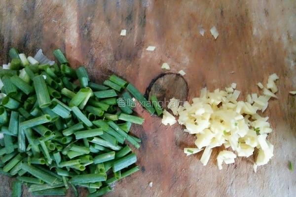 腊肉炒豌豆的做法图解3