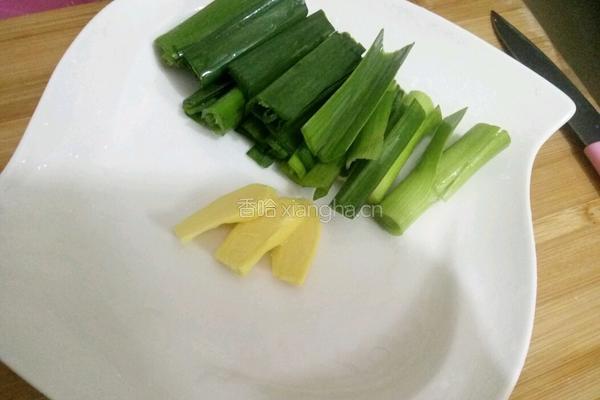 蒜苗炒牛肉的做法图解2