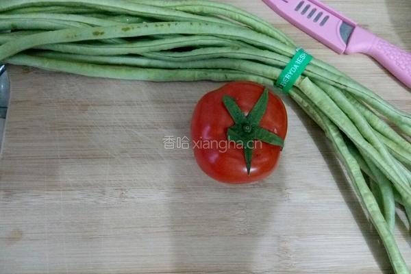 番茄炒豇豆的做法图解1
