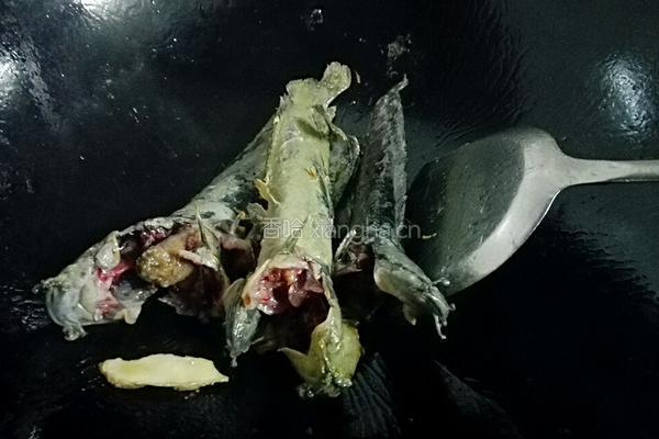 黑豆煲塘虱鱼汤的做法图解4