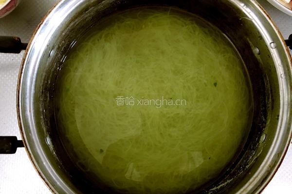 椒油菠菜拌粉丝的做法图解2