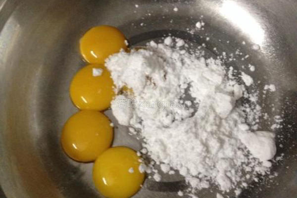 蔓越莓戚风纸杯蛋糕的做法图解1