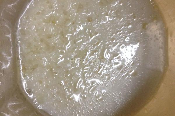 正宗皮蛋瘦肉粥的做法图解2