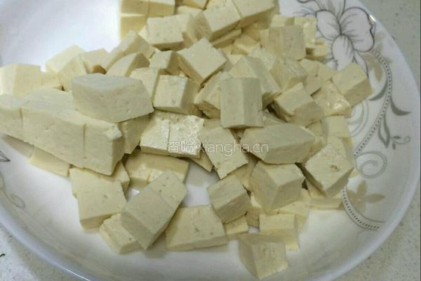 香椿豆腐的做法图解1