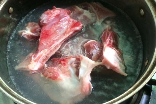 胡萝卜竹芋扇骨汤的做法图解3