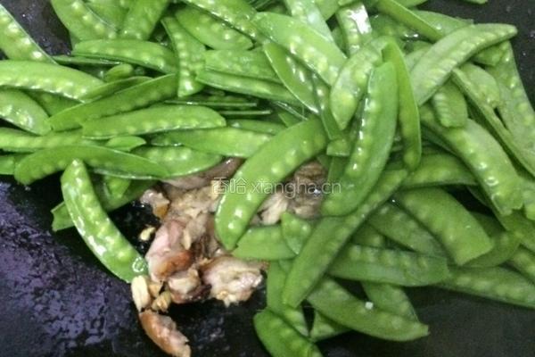 烧肉炒荷兰豆的做法图解7
