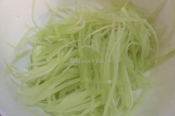 凉拌莴笋黄瓜丝的做法图解2