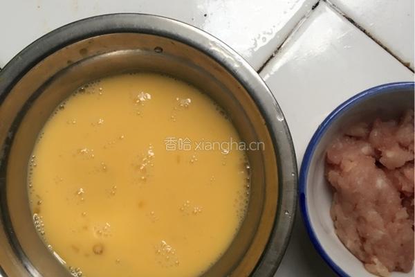 鸭蛋蒸瘦肉的做法图解2