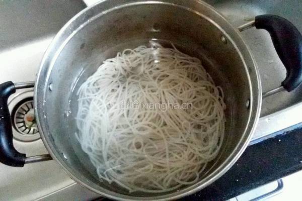 香芹炒米粉的做法图解2