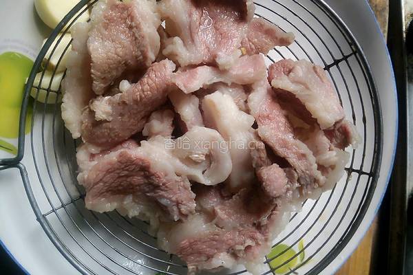 荷兰豆炒野猪肉的做法图解2